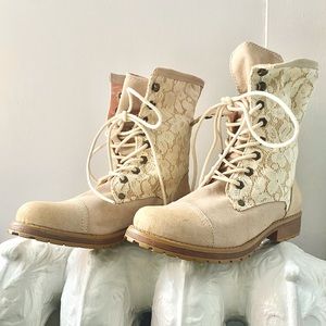 Lace Up Roxy Boots 7.5